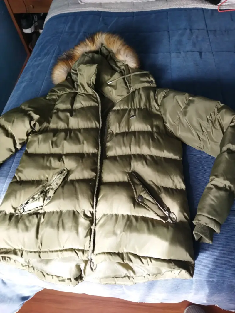 Chaqueta acolchada verde con capucha - 4