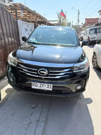 SUV negra en buen estado - miniatura 1