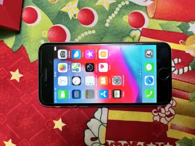 iPhone 6 16GB en buen estado - miniatura 3