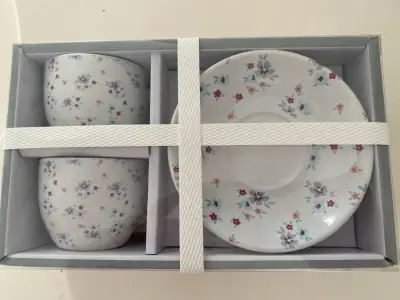 Set de tazas con plato floral - miniatura 1