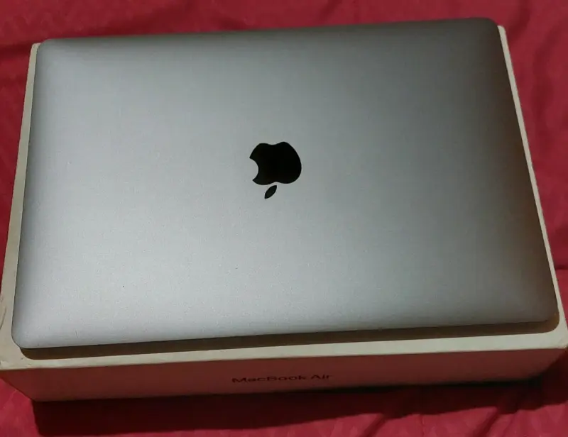 Apple Macbook Air M1 256 ssd - 4