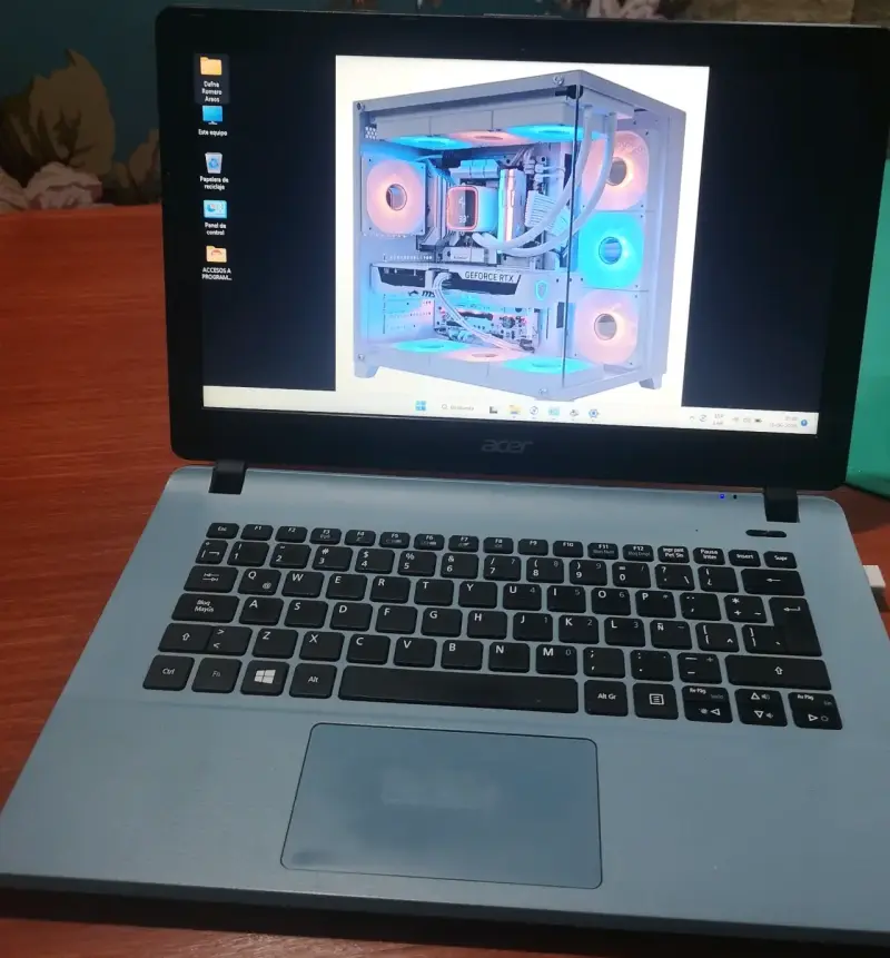 Laptop Acer gris oscuro - 1