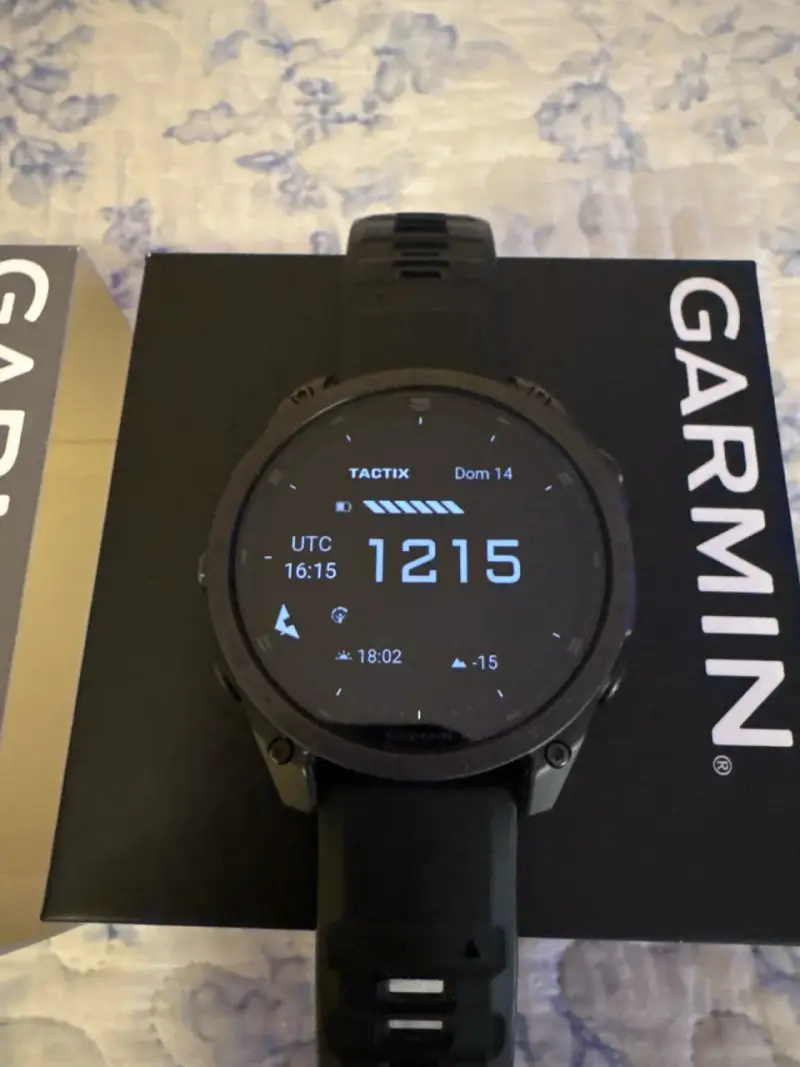 Reloj Garmin Tactix 8 AMOLED - 2