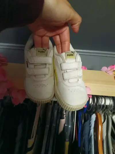Zapatillas blancas con diseño - miniatura 2