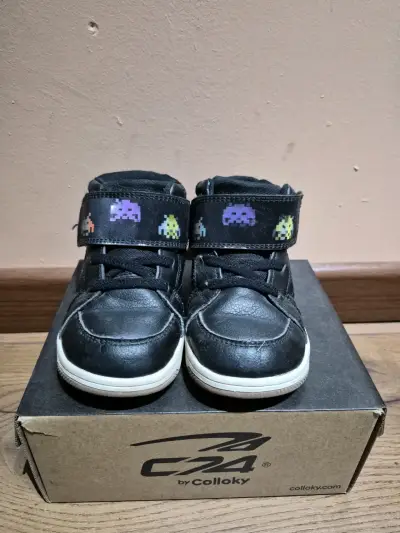 Zapatillas negras para niños - miniatura 1