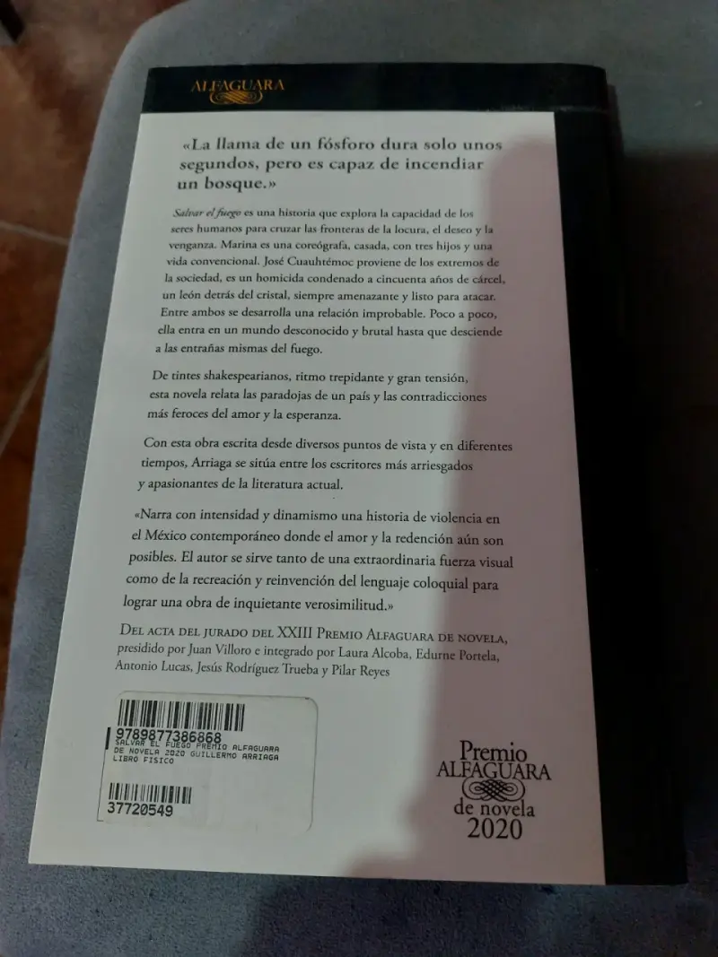 Libro 'Salvar el fuego' por Guillermo Arriaga - 2