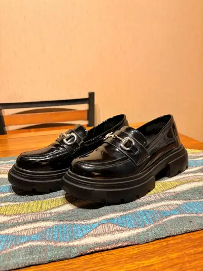 Mocasines negros con hebilla - miniatura 2