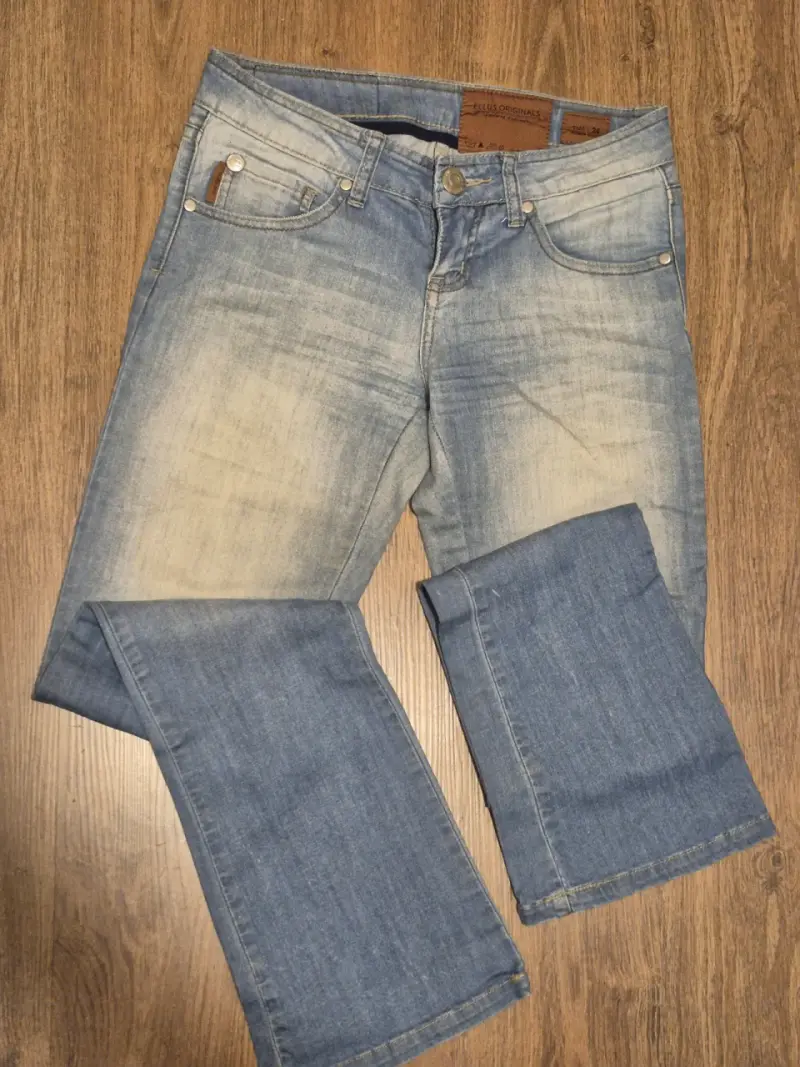 Jeans azul claro desgastados - 2