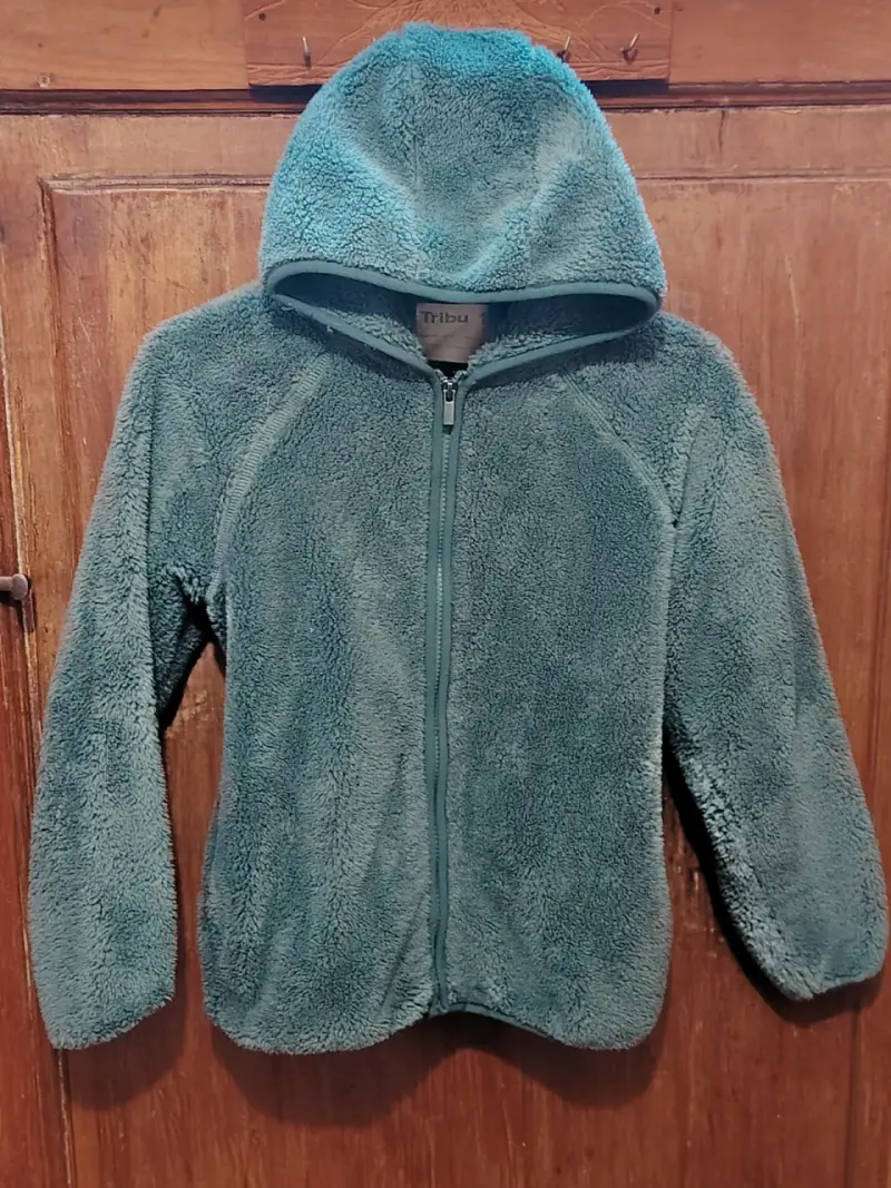 Poleron polar con capucha verde