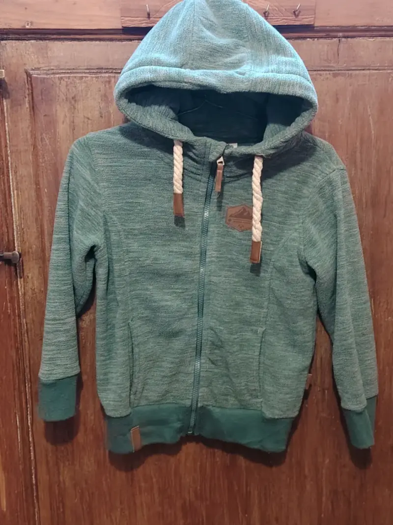 Polerón de polar con capucha verde musgo