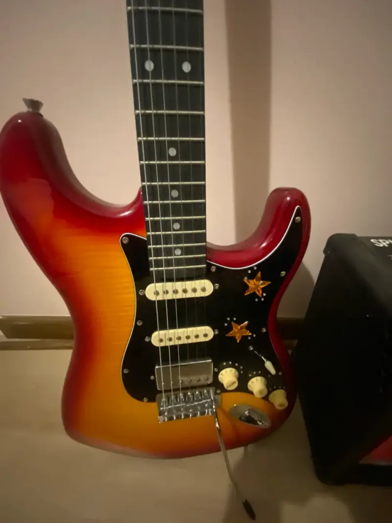 Guitarra eléctrica con amplificador y bolso - 2