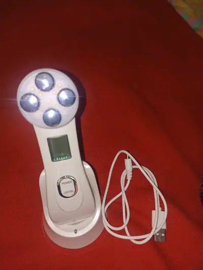 Dispositivo de cuidado facial LED - miniatura 1