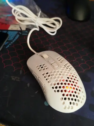 Mouse gamer liviano blanco - miniatura 3