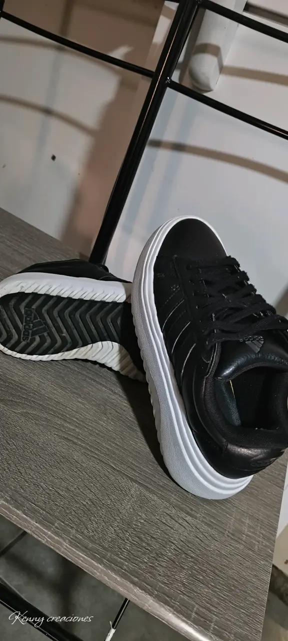 Zapatillas negras deportivas - 2