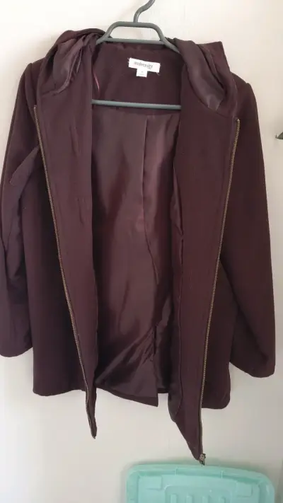 Abrigo burdeos con capucha talla S - miniatura 3
