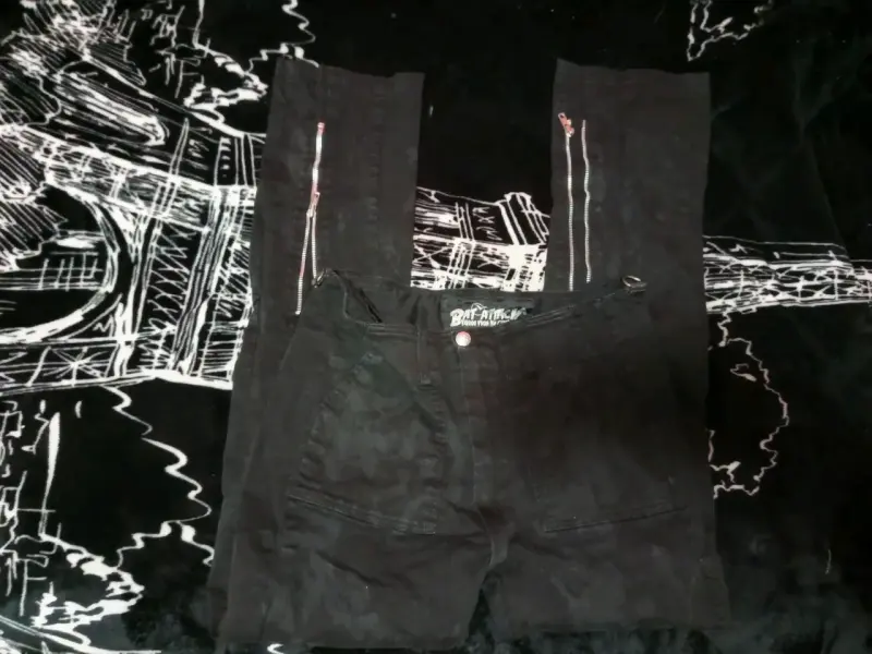 Pantalones negros bat attack - 1