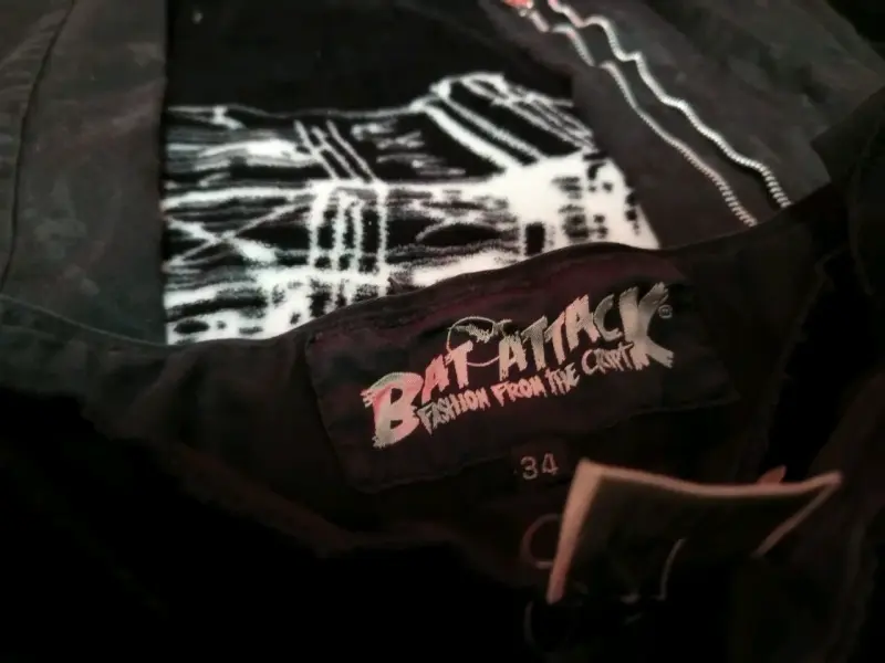 Pantalones negros bat attack - 2