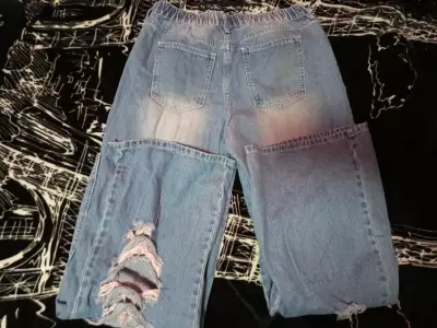 pantalon de mezclilla desgastados - miniatura 2