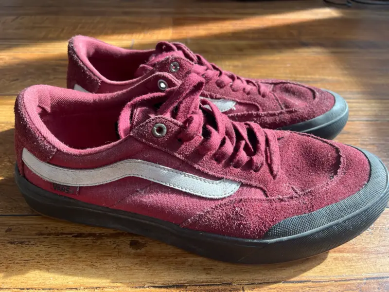 Zapatillas Vans burdeo y líneas blancas - 2