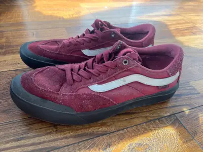 Zapatillas Vans burdeo y líneas blancas - miniatura 3