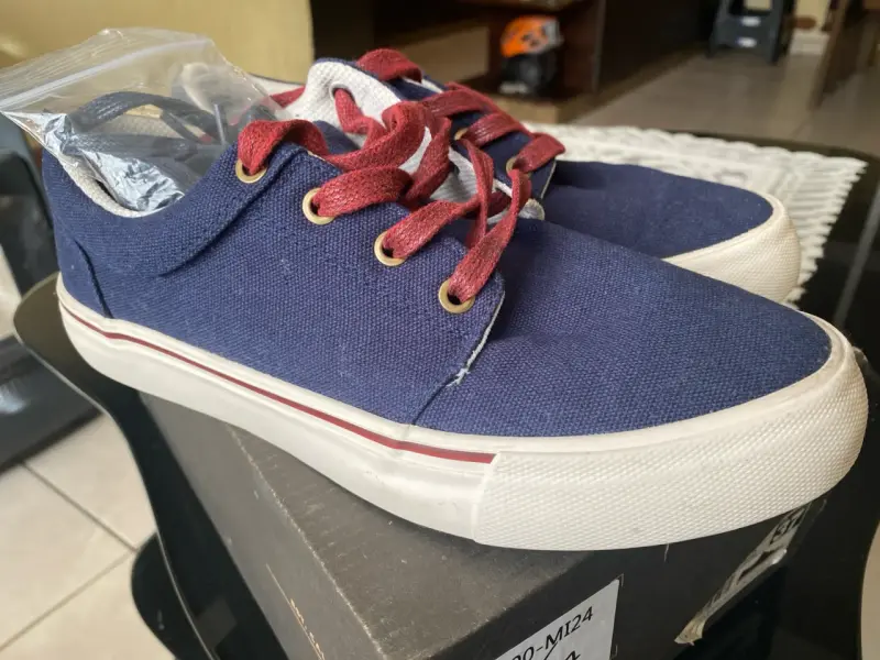 Zapatillas Maui & Sons azul y rojo - 2