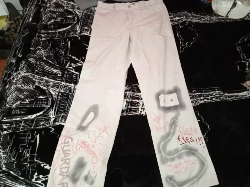 Pantalones blancos customizados - 1