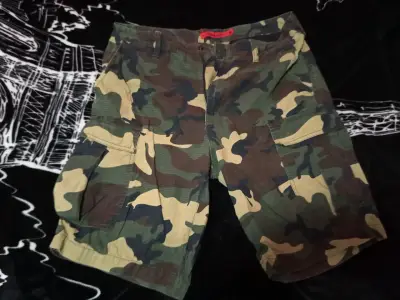 Shorts camuflaje verde militar - miniatura 1