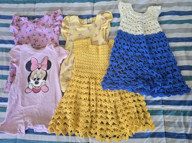 Vestidos y enteritos infantiles surtidos - 1
