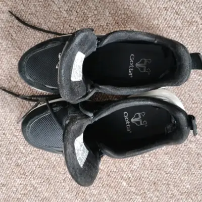 Zapatillas negras de moda - miniatura 3