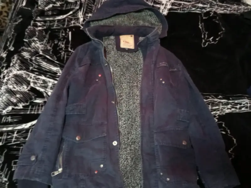 Chaqueta azul con capucha - 1