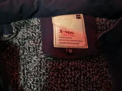 Chaqueta azul con capucha - miniatura 2