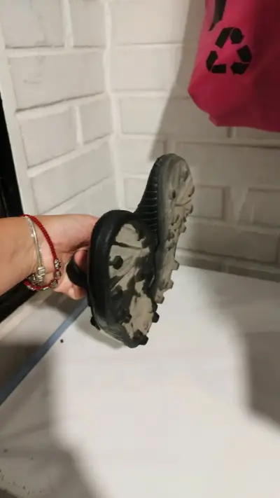 Zapatillas deportivas negro y amarillo - miniatura 3