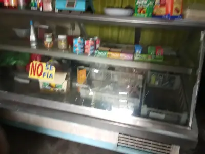 Mostrador de vidrio para tienda - miniatura 1