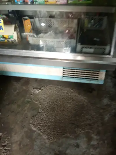 Mostrador de vidrio para tienda - miniatura 2