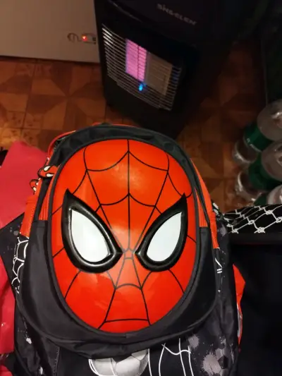 Mochila infantil de superhéroe - miniatura 1