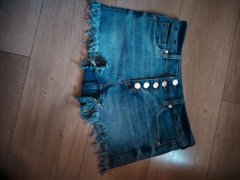 Shorts de mezclilla con flecos - 1