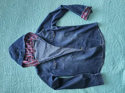 Chaqueta denim con capucha - miniatura 1
