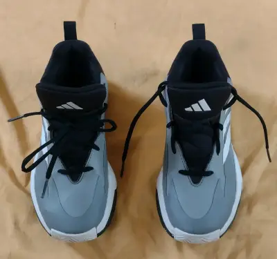 Zapatillas deportivas blancas y negras - miniatura 4
