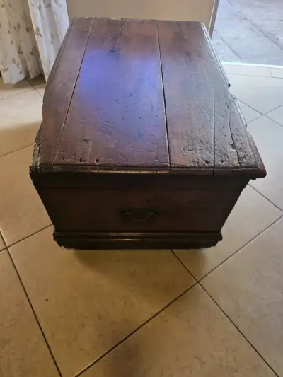 Baúl de madera antiguo - miniatura 4