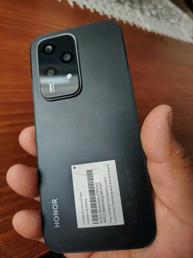 Smartphone moderno en buen estado - 2