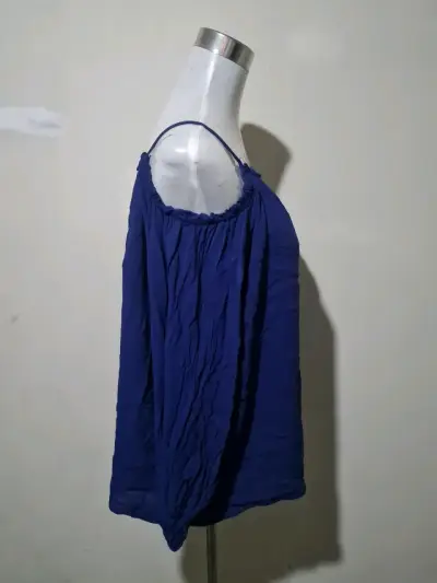 Blusa azul con tirantes - miniatura 2