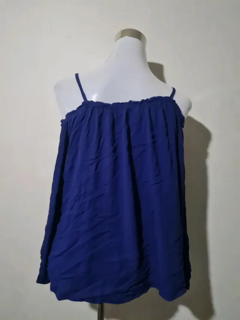 Blusa azul con tirantes - 4