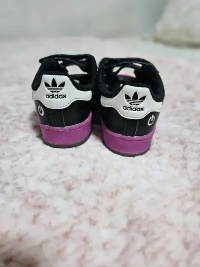 Zapatillas Adidas negras y moradas - miniatura 1