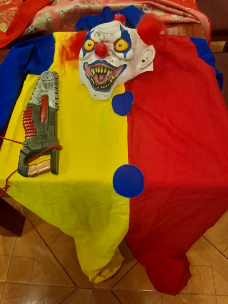 Disfraz de payaso con máscara