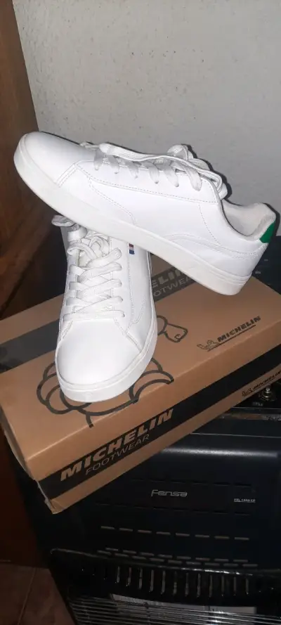 Zapatillas michelin blancas con detalles verdes - miniatura 3