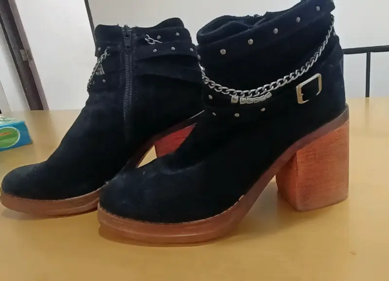 Botines negros con tacón alto