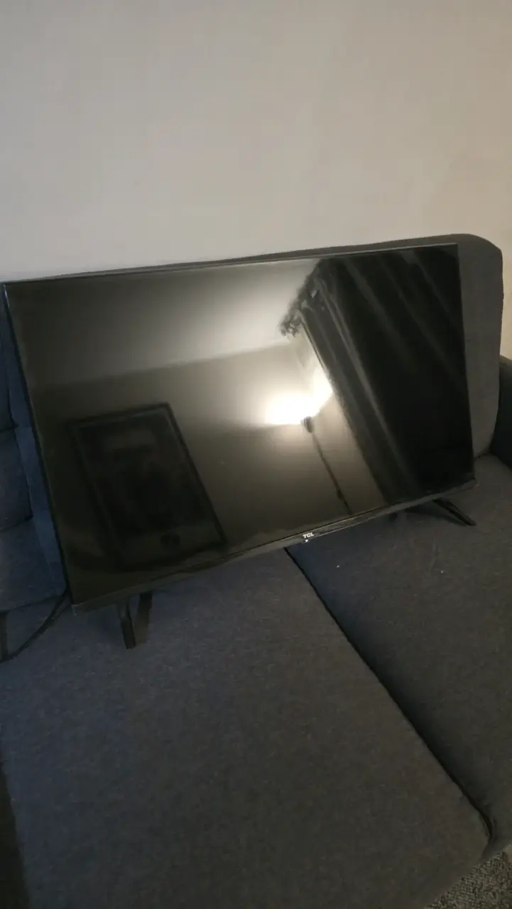 Smart TV 32" HD (Marca TCL) - 4