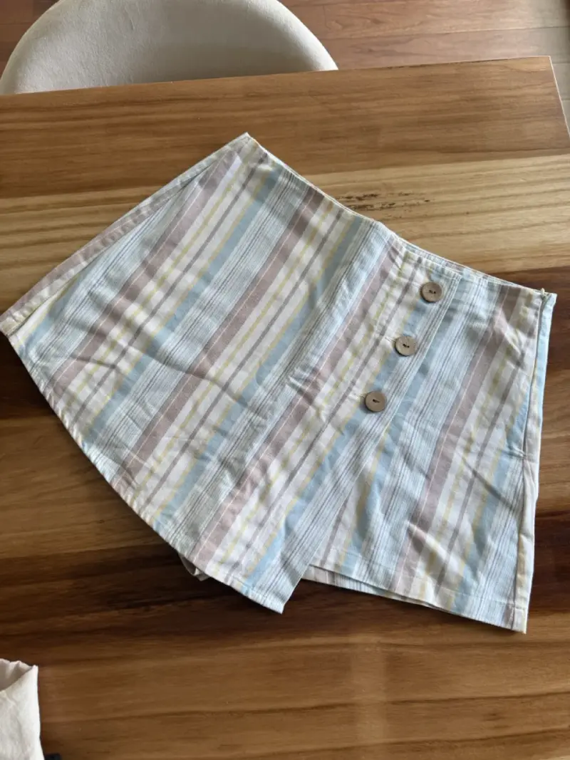 Falda short corta a rayas pastel