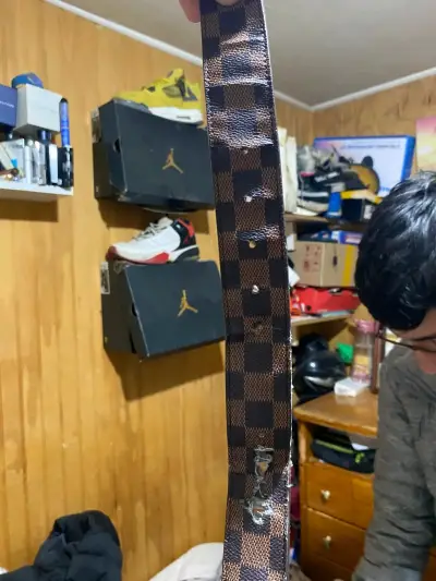 Cinturón con hebilla LV de metal - miniatura 5