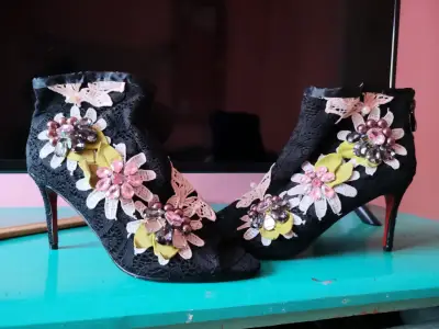 Botines de encaje con flores - miniatura 1